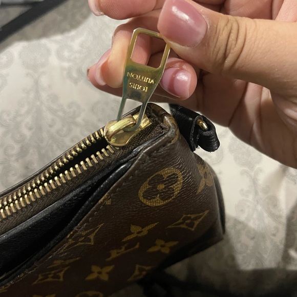 Authentic Louis Vuitton Pallas - Picture 4 of 12
